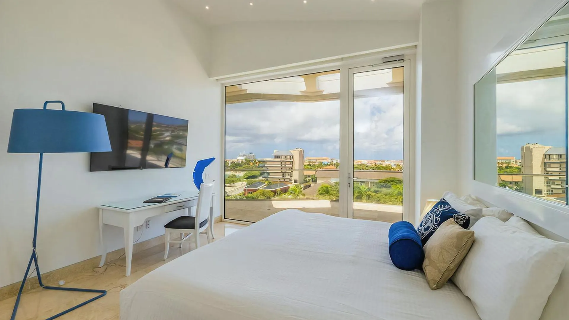 Apartment 5Bph-Coral15 - Oceanfront Exclusive Penthouse With Stunning Views And Private Pool Home-Theater Included, Oranjestad