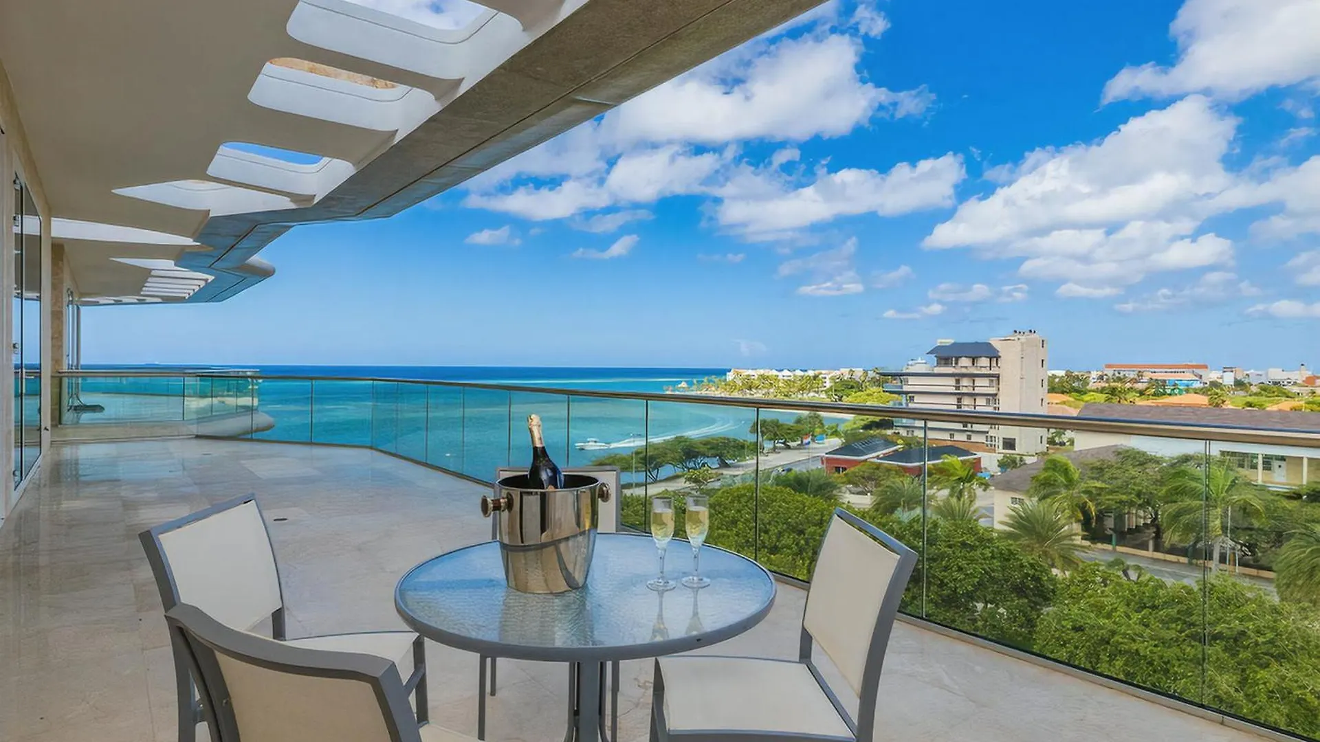 アパート 5Bph-Coral15 - Oceanfront Exclusive Penthouse With Stunning Views And Private Pool Home-Theater Included, オラニエスタッド