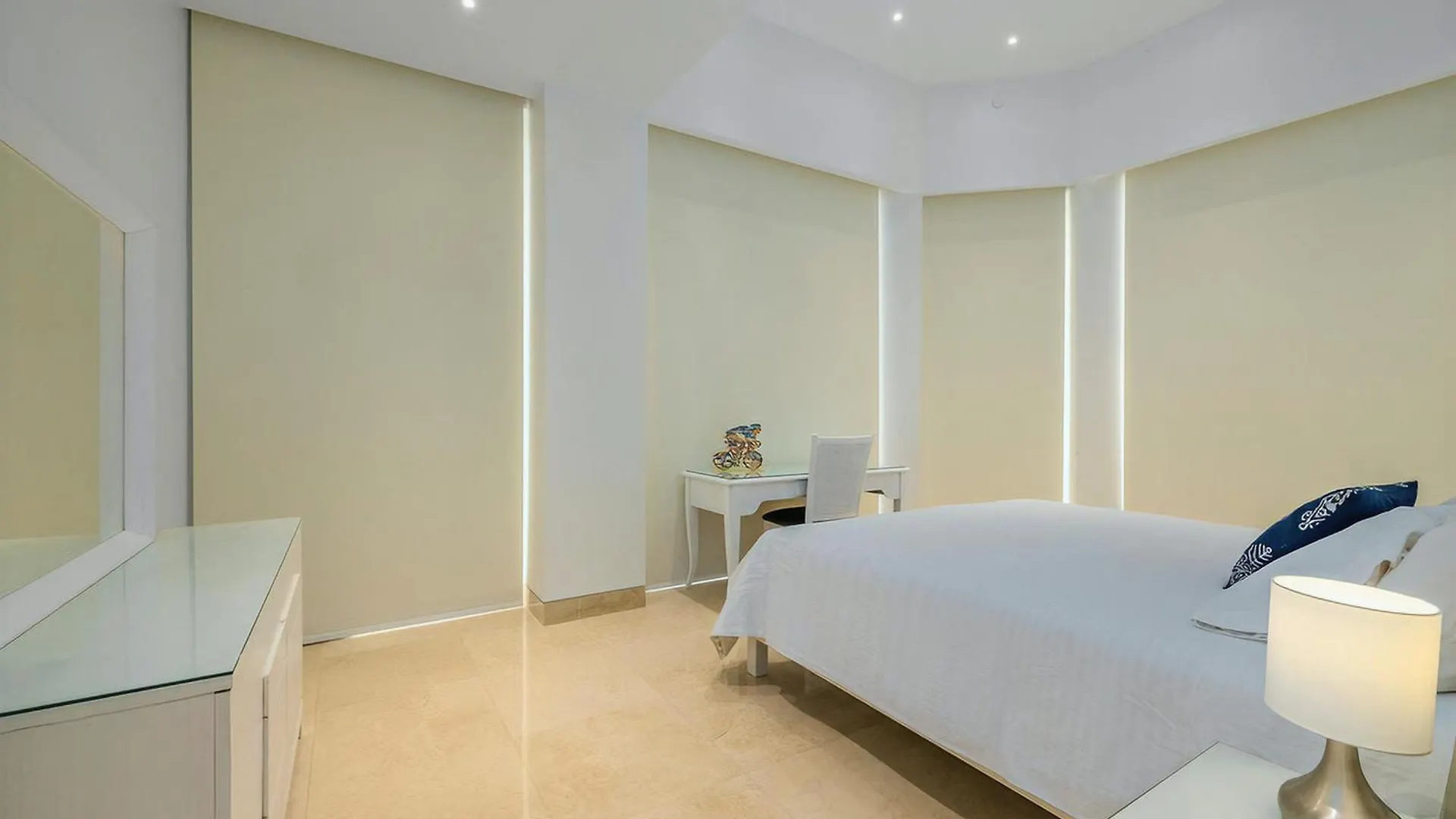 5Bph-Coral15 - Oceanfront Exclusive Penthouse With Stunning Views And Private Pool Home-Theater Included, オラニエスタッド アパート